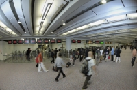 The original two arrivals immigration halls were merged into one to provide more efficient services and more e-channels to facilitate Hong Kong residents and frequent travellers.
